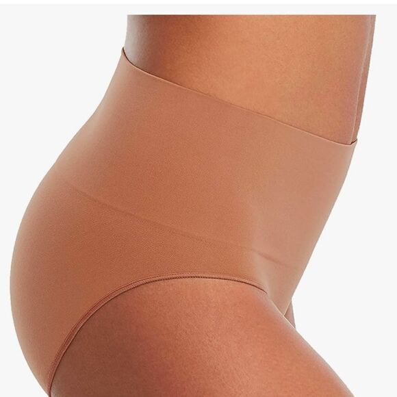 NWT SPANX Everyday Shaping Brief - Picture 2 of 5